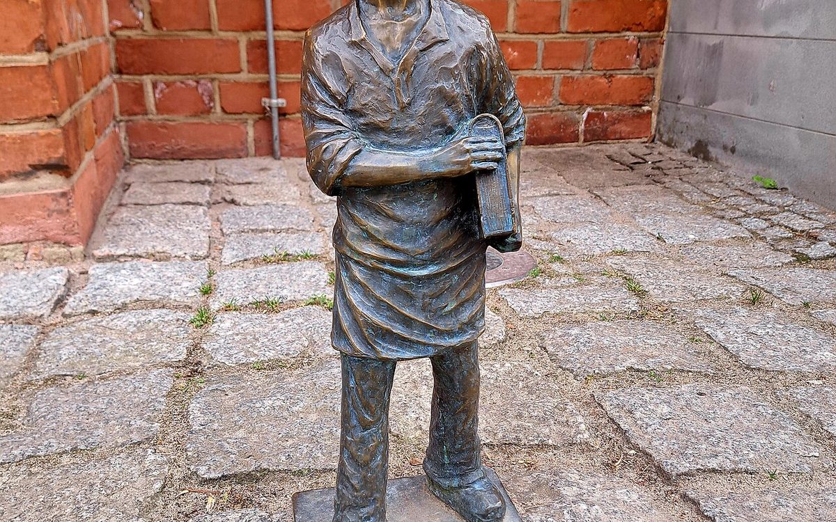 Piekarczyk z książką — Elbląg